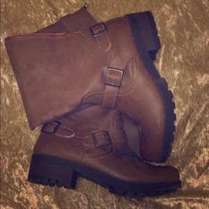 Ladies size 7 tall boots